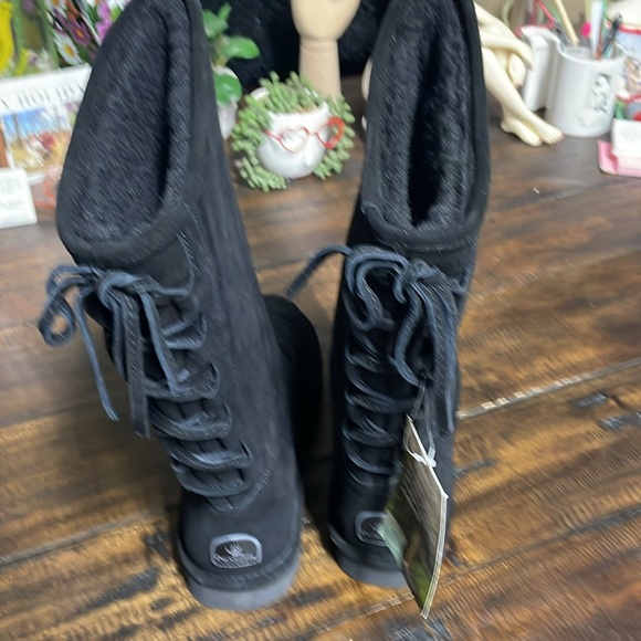 BearPaw Women's Black Reverse Lace-up Boots NWT - Picture 10 of 16
